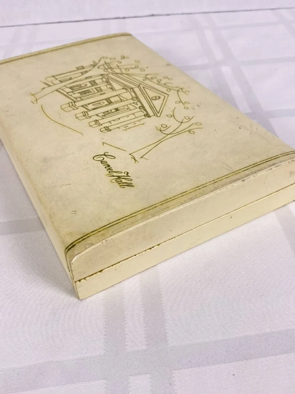 Vintage Carvel Hall Cutlery ivory gold trim gift‎ box. Space for 6 knives